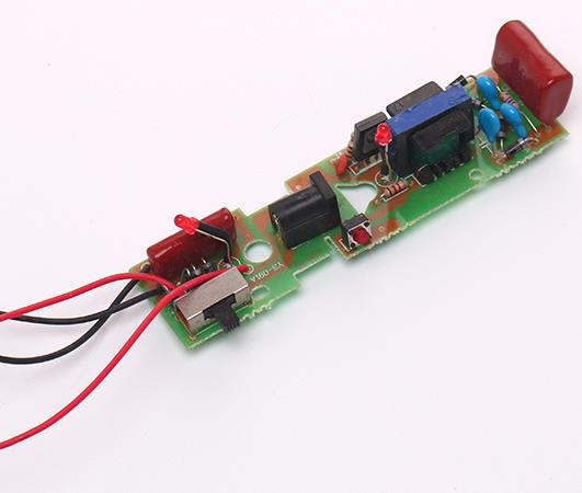 灭蚊拍上轻触开关和拨动开关的应用