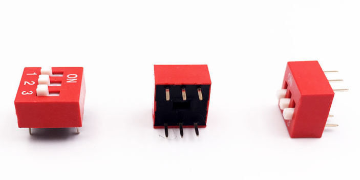 三位拨动开关3面图