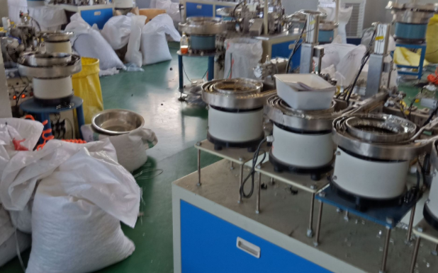 轻触开关生产车间